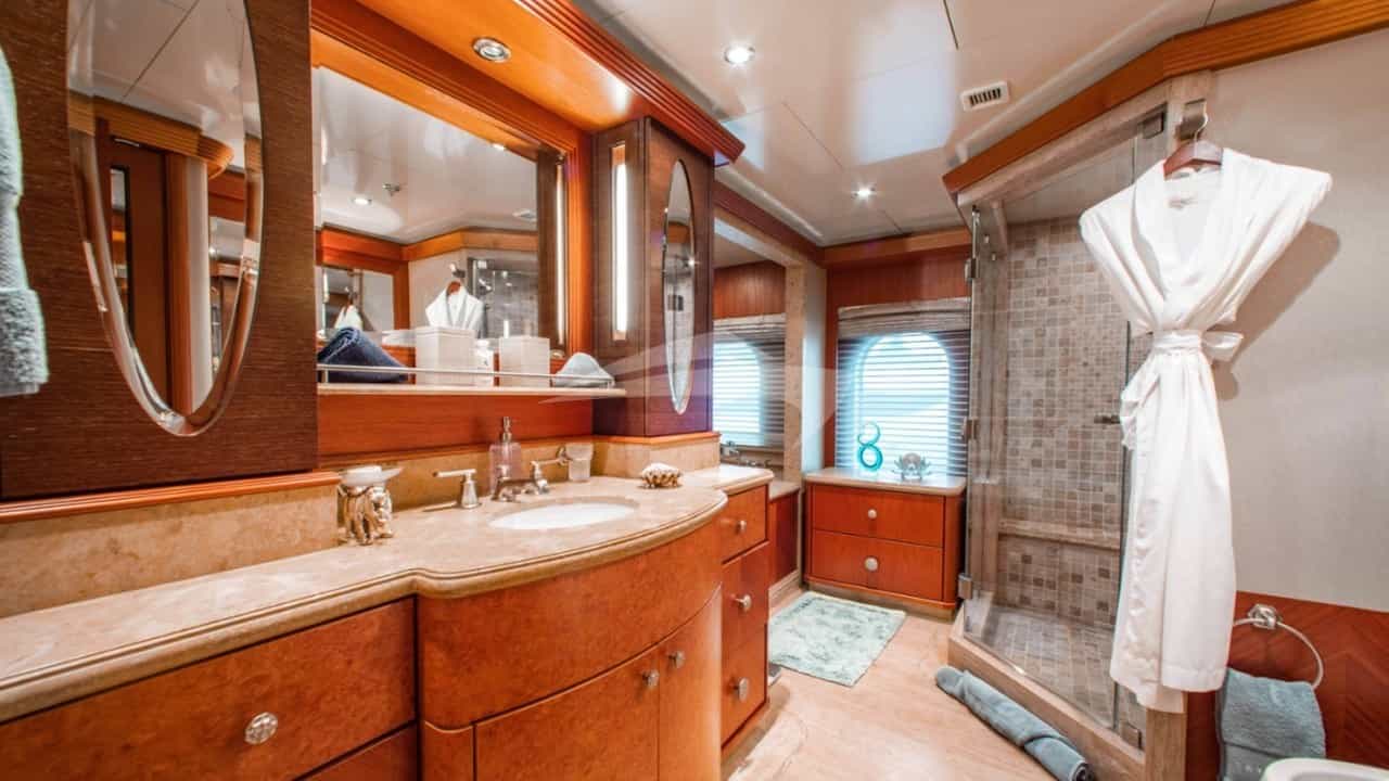 Main Deck | Primary Stateroom Her Ensuite