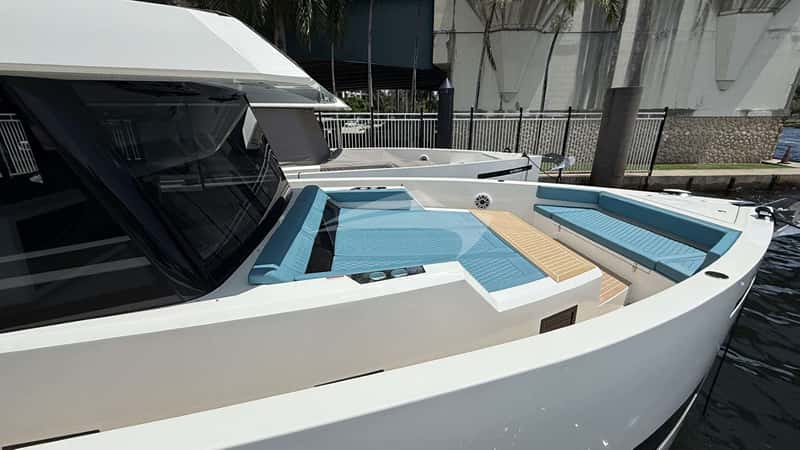LA ONDINA 15m motor yacht charter, photo 10