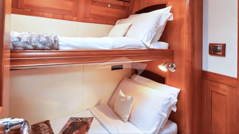 DARK STAR OF LONDON - Bunk Cabin