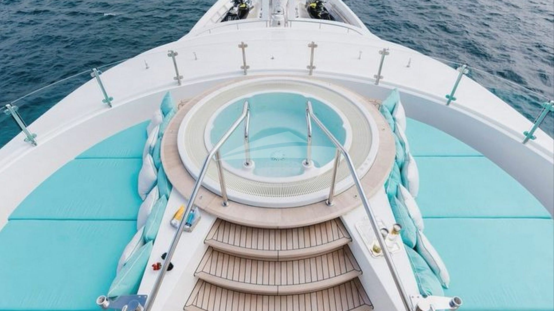 Deck Jacuzzi