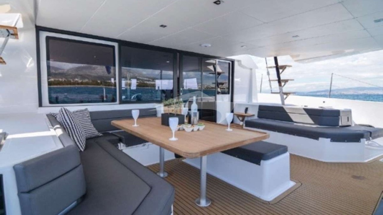 Cockpit dining area