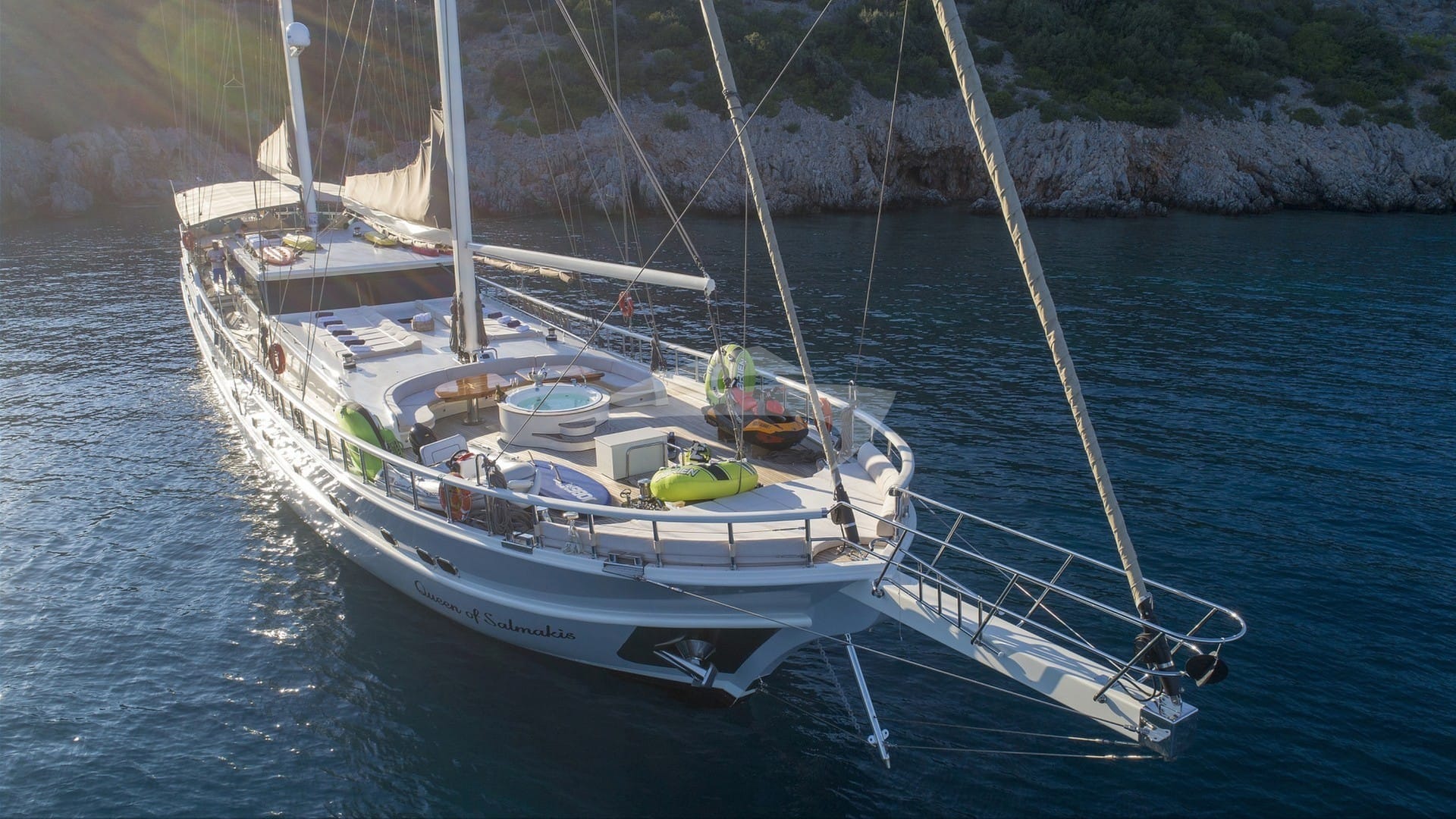 Bow View with Water Toys