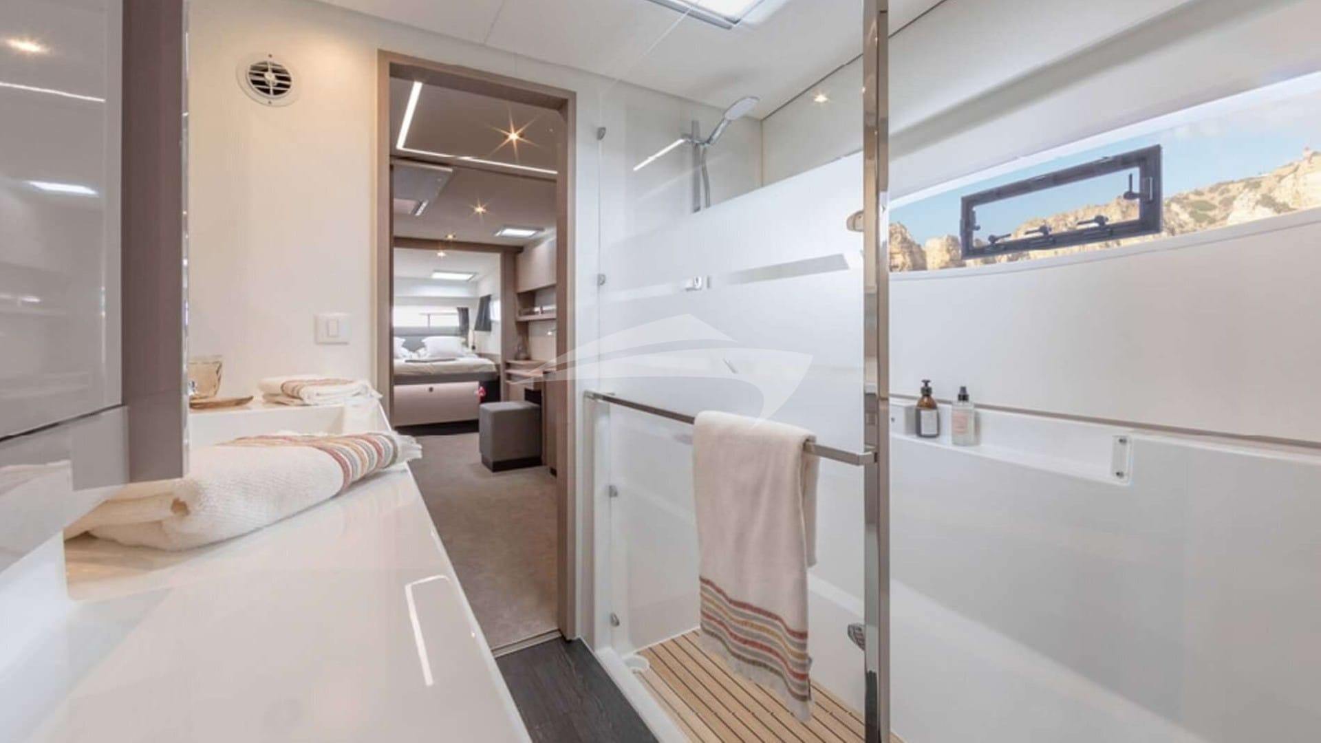 Master suite bathroom