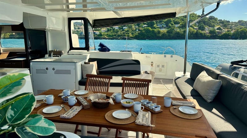 Cockpit dining