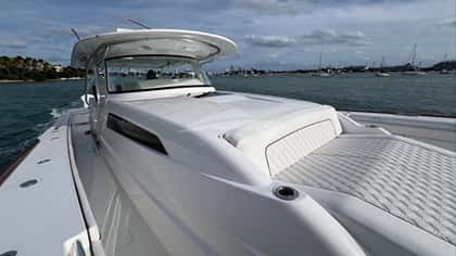 V55 17m motor yacht charter, photo 9
