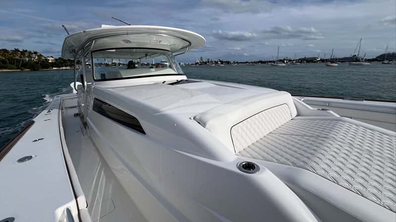 V55 17m motor yacht charter, photo 9