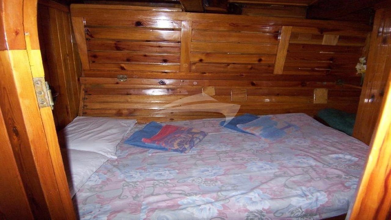 Midship double cabin