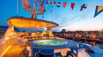 Deck Jacuzzi