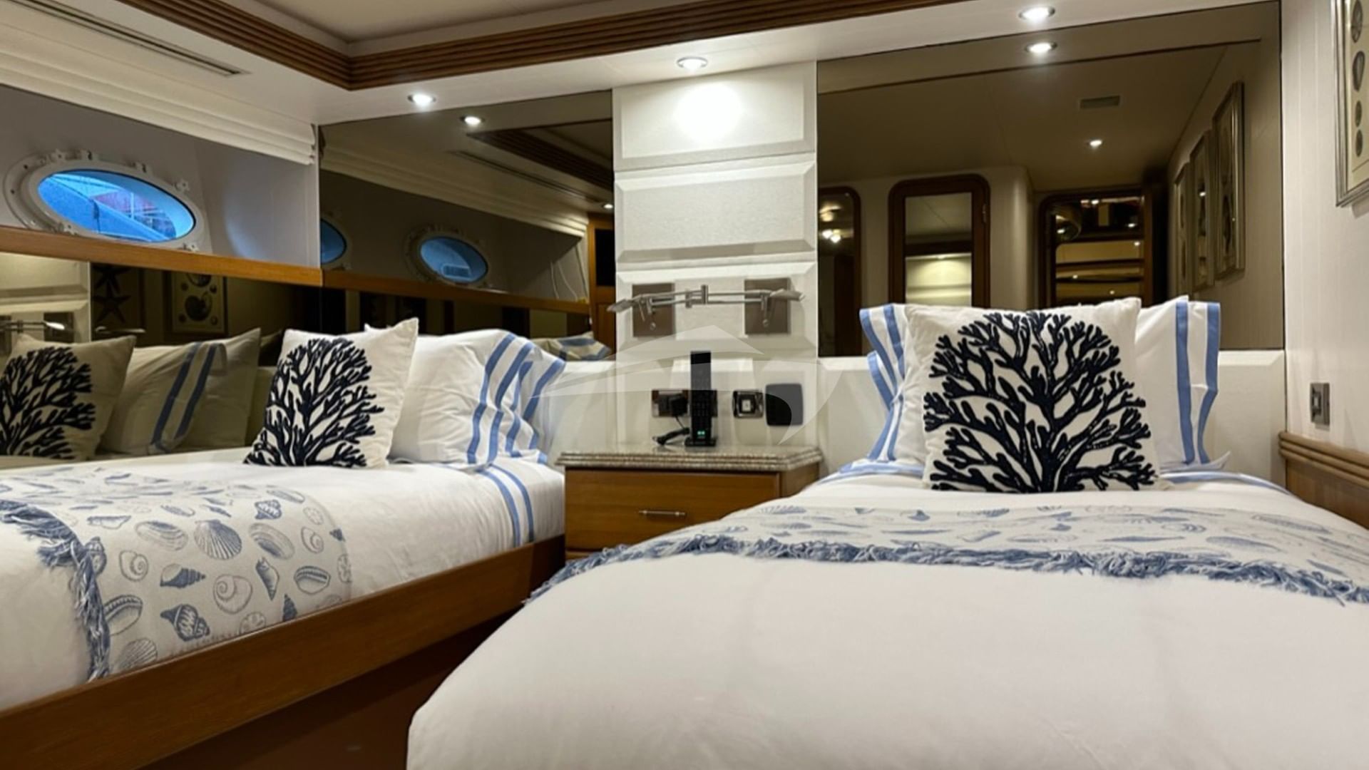 Starboard Twin Guest Stateroom