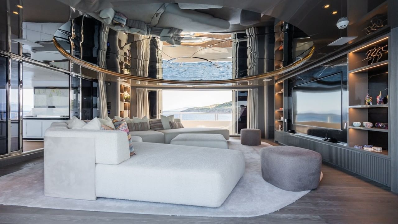 Skylounge has panoramic views and two balconies