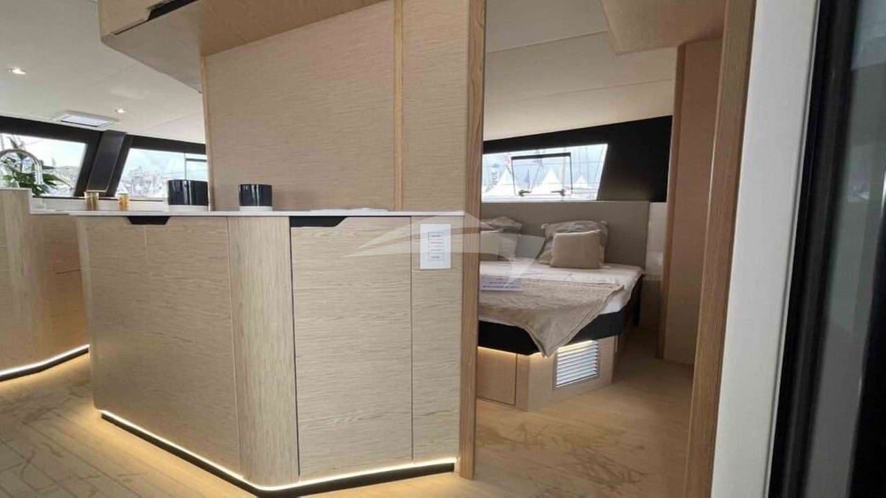 Salon to Master Cabin