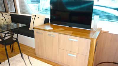 Saloon TV