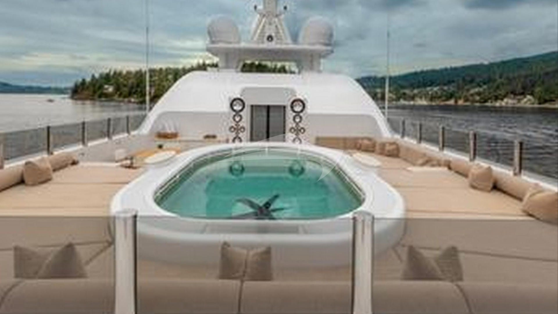 Deck Jacuzzi