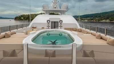 Deck Jacuzzi