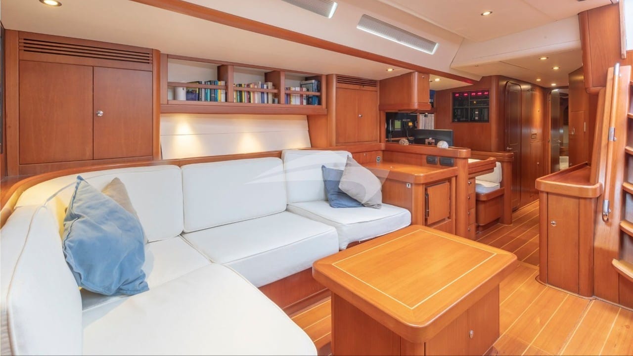 ELISE WHISPER Saloon 1