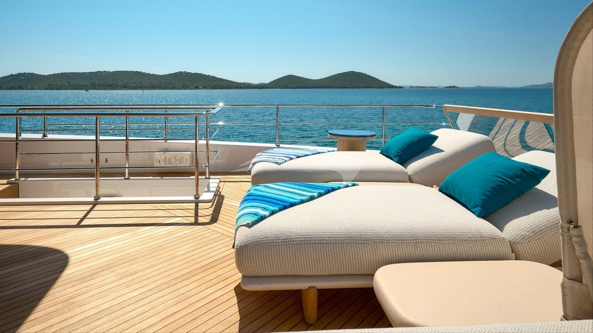 Top Deck Loungers