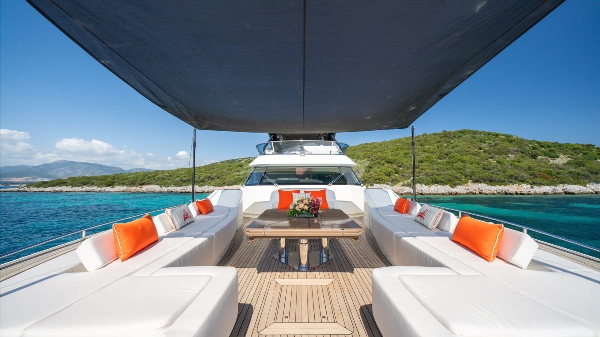 Foredeck seating with cover