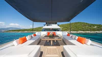 Foredeck seating with cover