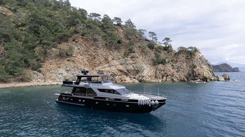 BEYEFENDI H 27m motor yacht charter
