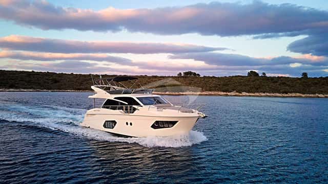 VIVA LA VIDA 15m motor yacht for charter