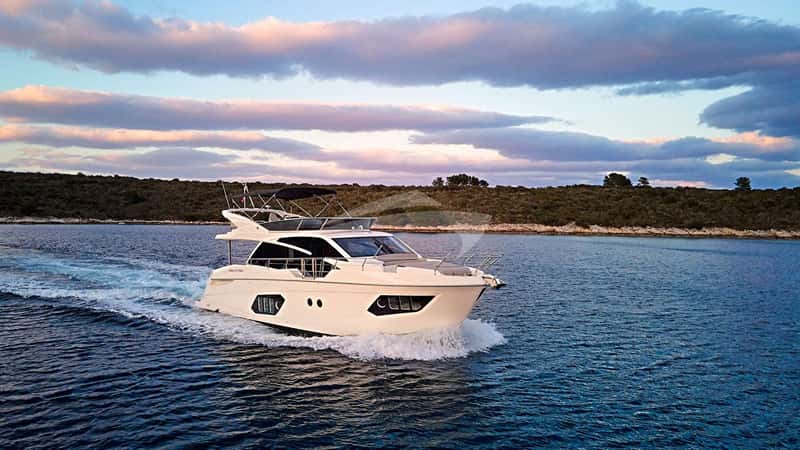 VIVA LA VIDA 15m motor yacht charter