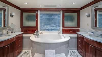 COCO RAY VIP Ensuite