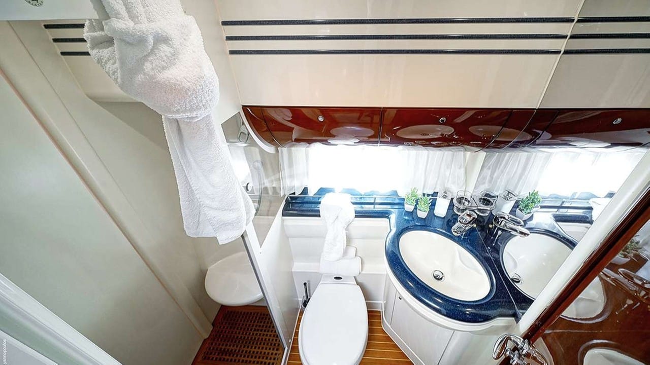 Twin Cabin Facilities shared with the other twin Cabin