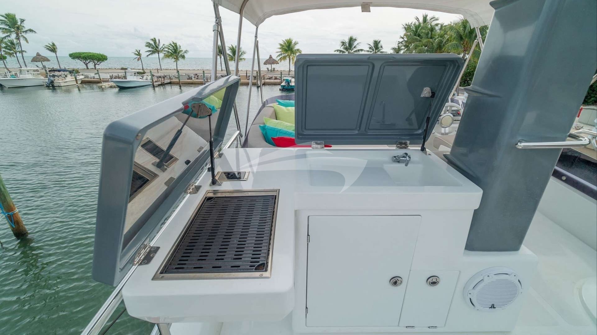 Aft Flybridge Grill and Bar Area