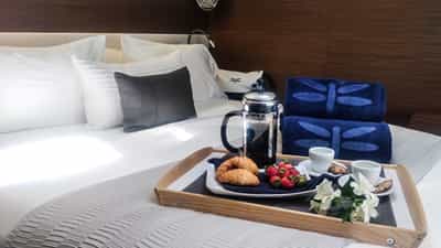 Queen guest suite