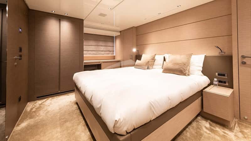 REGINE OF CANNES 25m motor yacht charter, photo 10