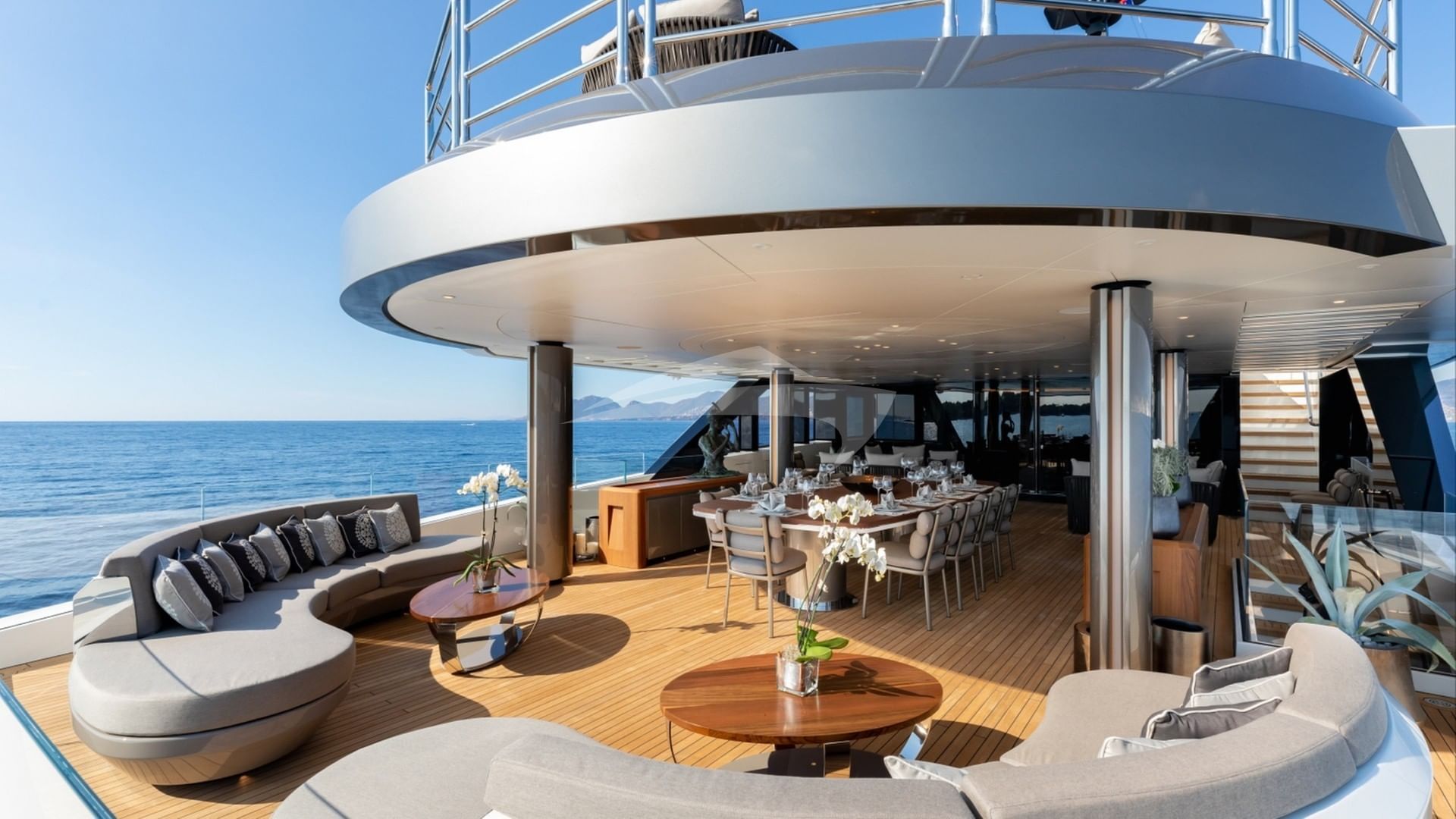 Aft deck and seating