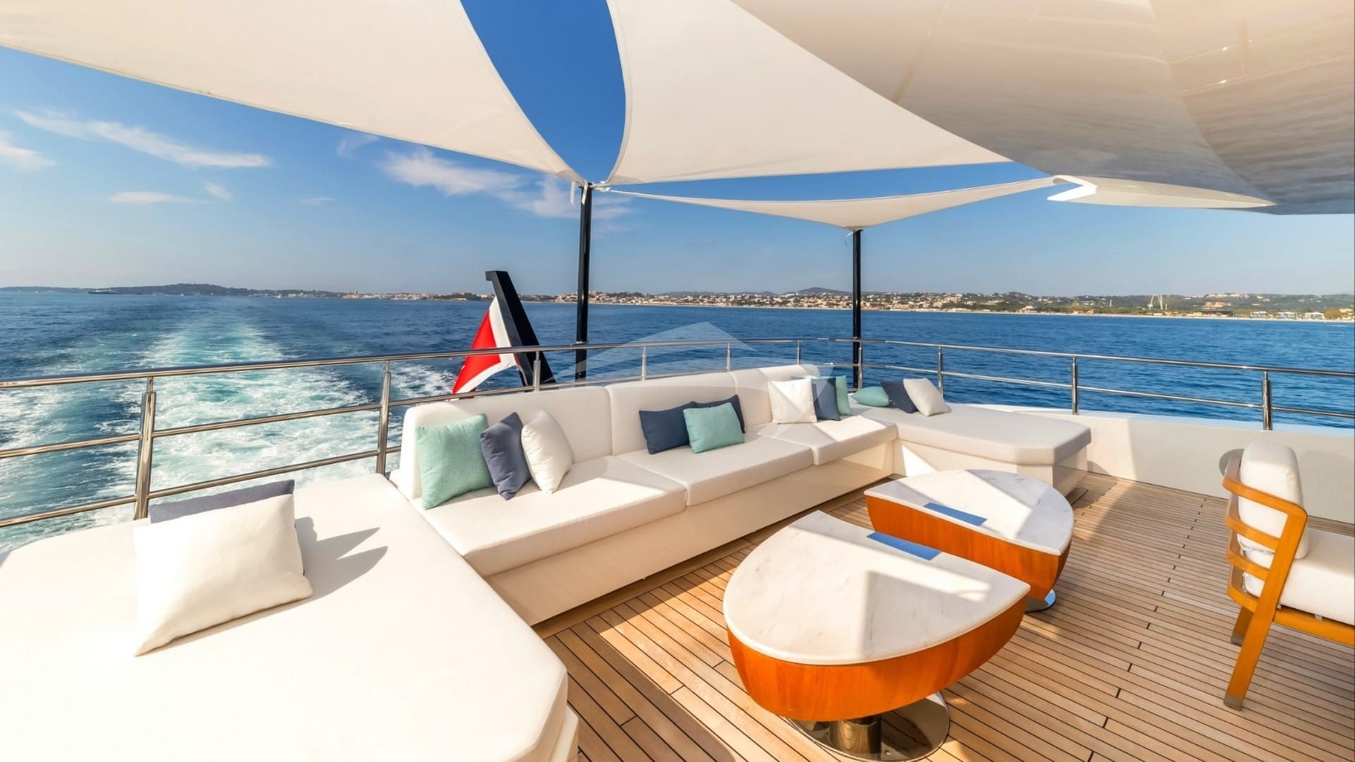 Bridge Deck Aft Seating