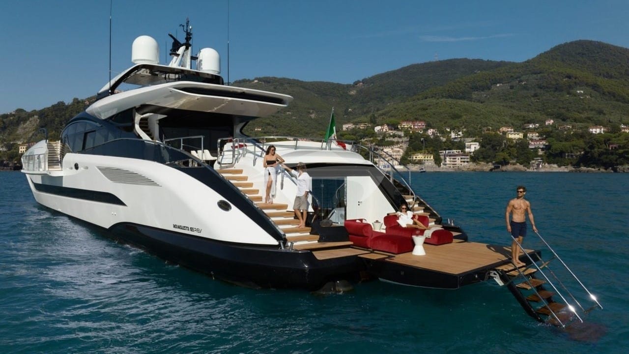 N1 Mangusta 165 REV Beach Club