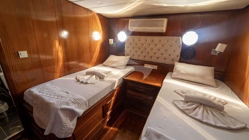 QUEEN LILA 30m motor yacht charter, photo 6