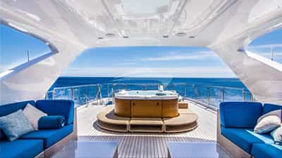 Deck Jacuzzi