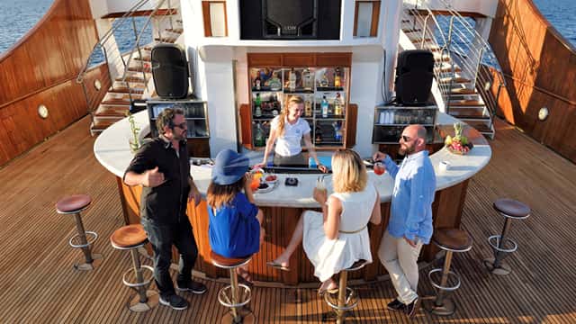 CHRISTINA O yacht charter photo 2