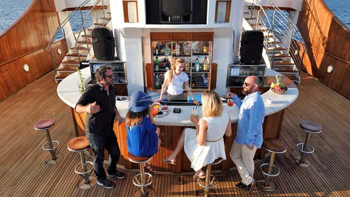 CHRISTINA O 99m motor yacht charter, photo 3