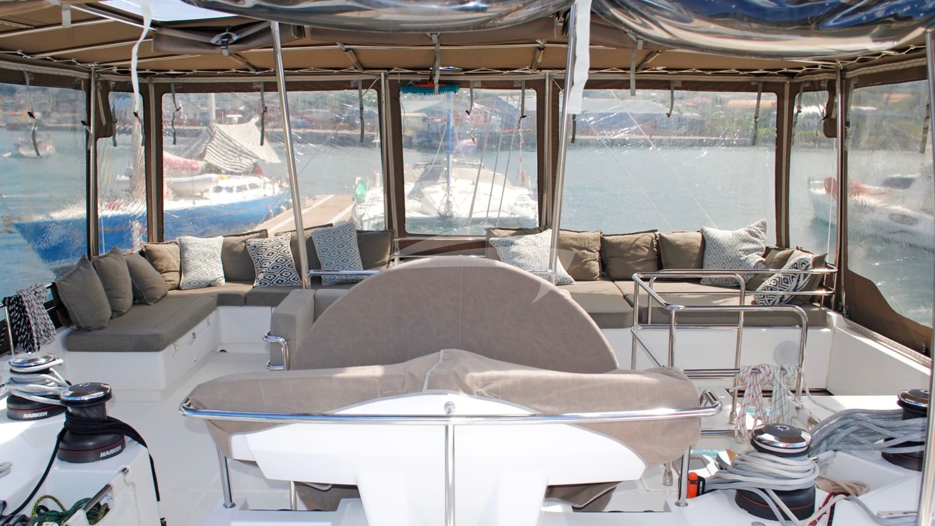 Awesome upper Flybridge lounge