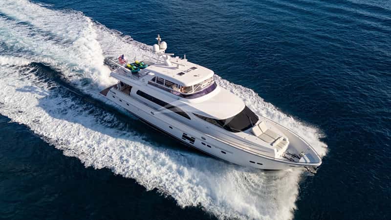 PILOT LOUNGE 28m motor yacht charter