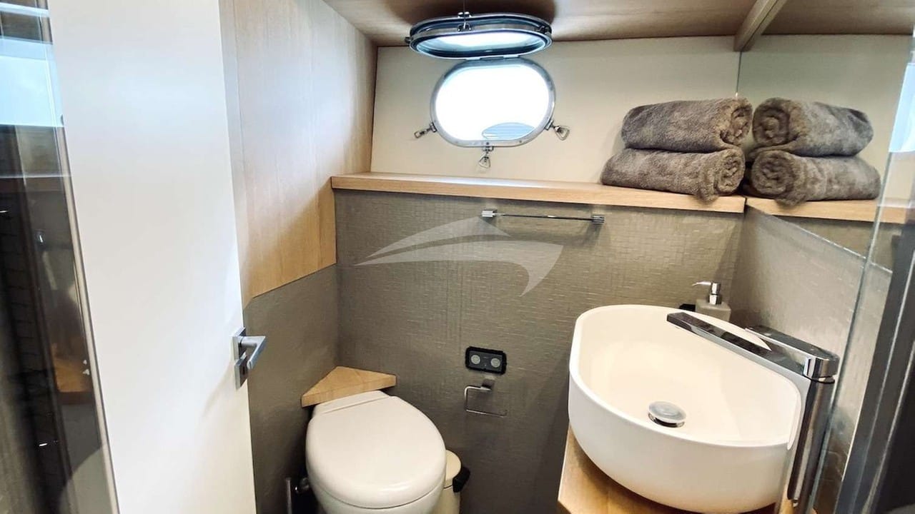 Double cabin Bathroom