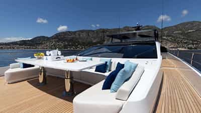 Bow seating