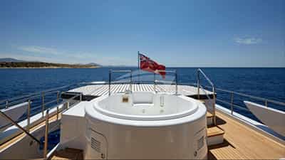 Deck Jacuzzi