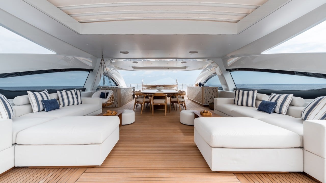 Sundeck with retractable roof