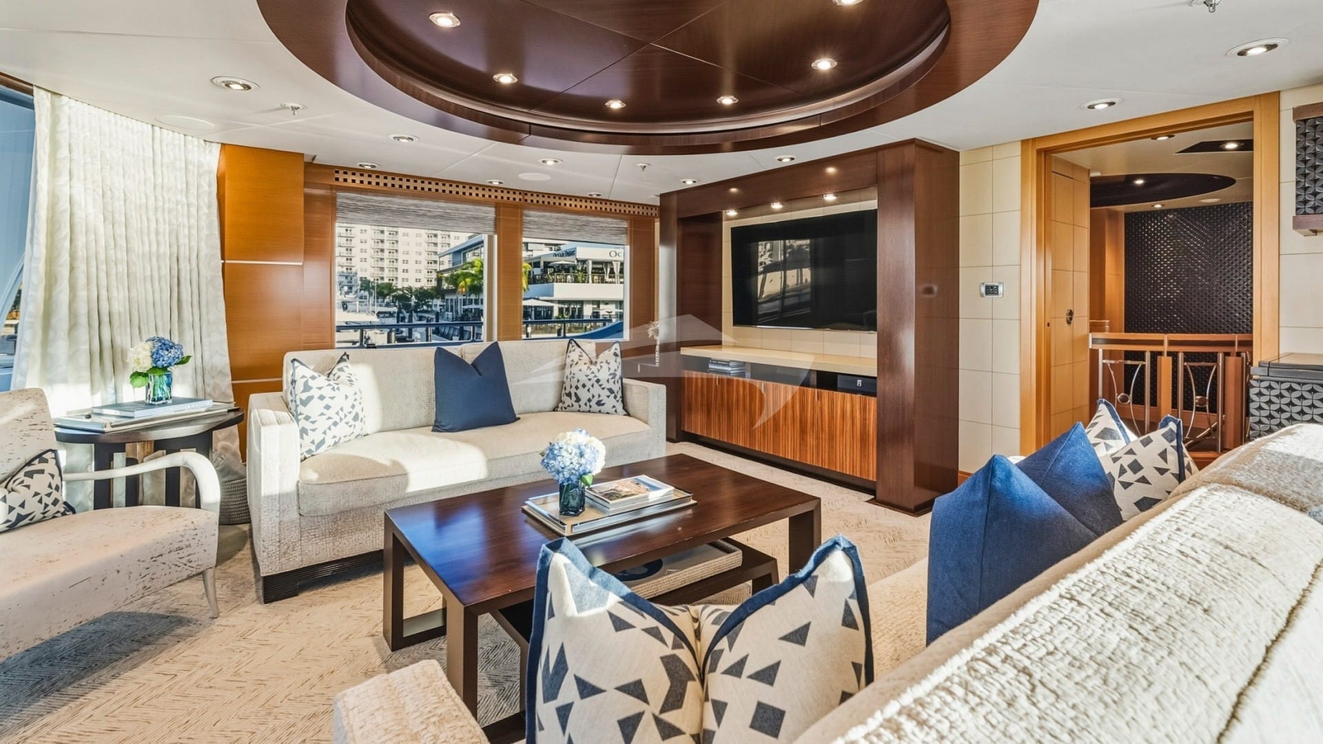 Bridge Deck Skylounge