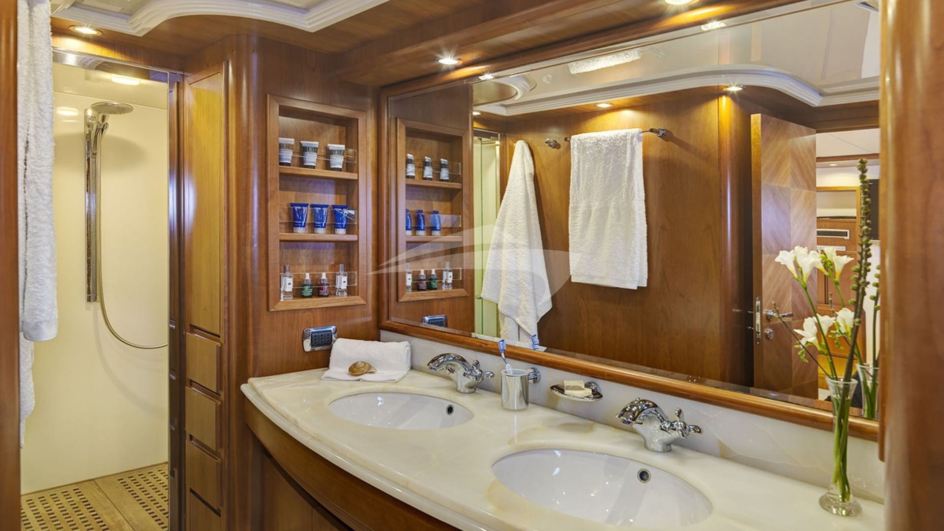 Master Cabin en suite facilities