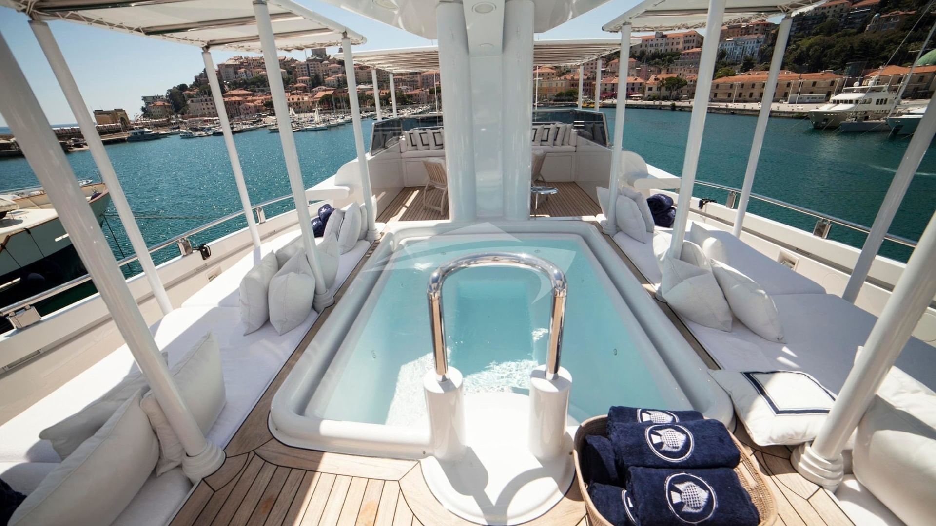 Deck Jacuzzi
