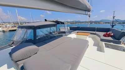 Flybridge and cockpit area