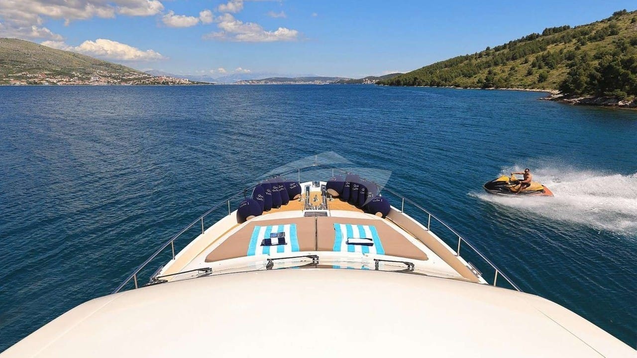 Bow—forward view