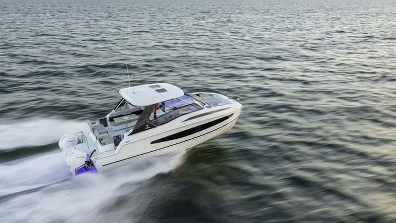SELESTICAT 10m motor yacht charter