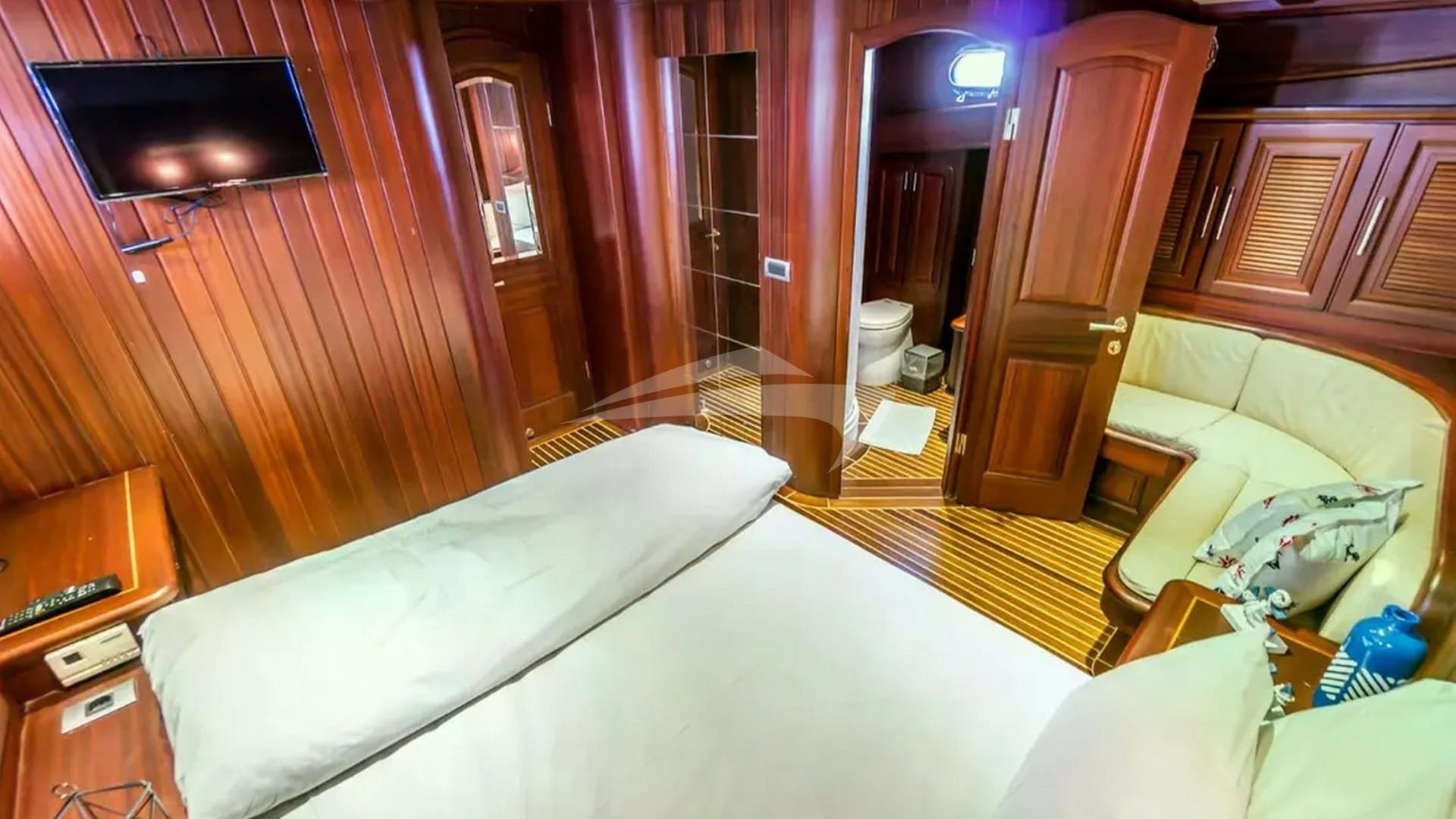 Double Cabin with TV